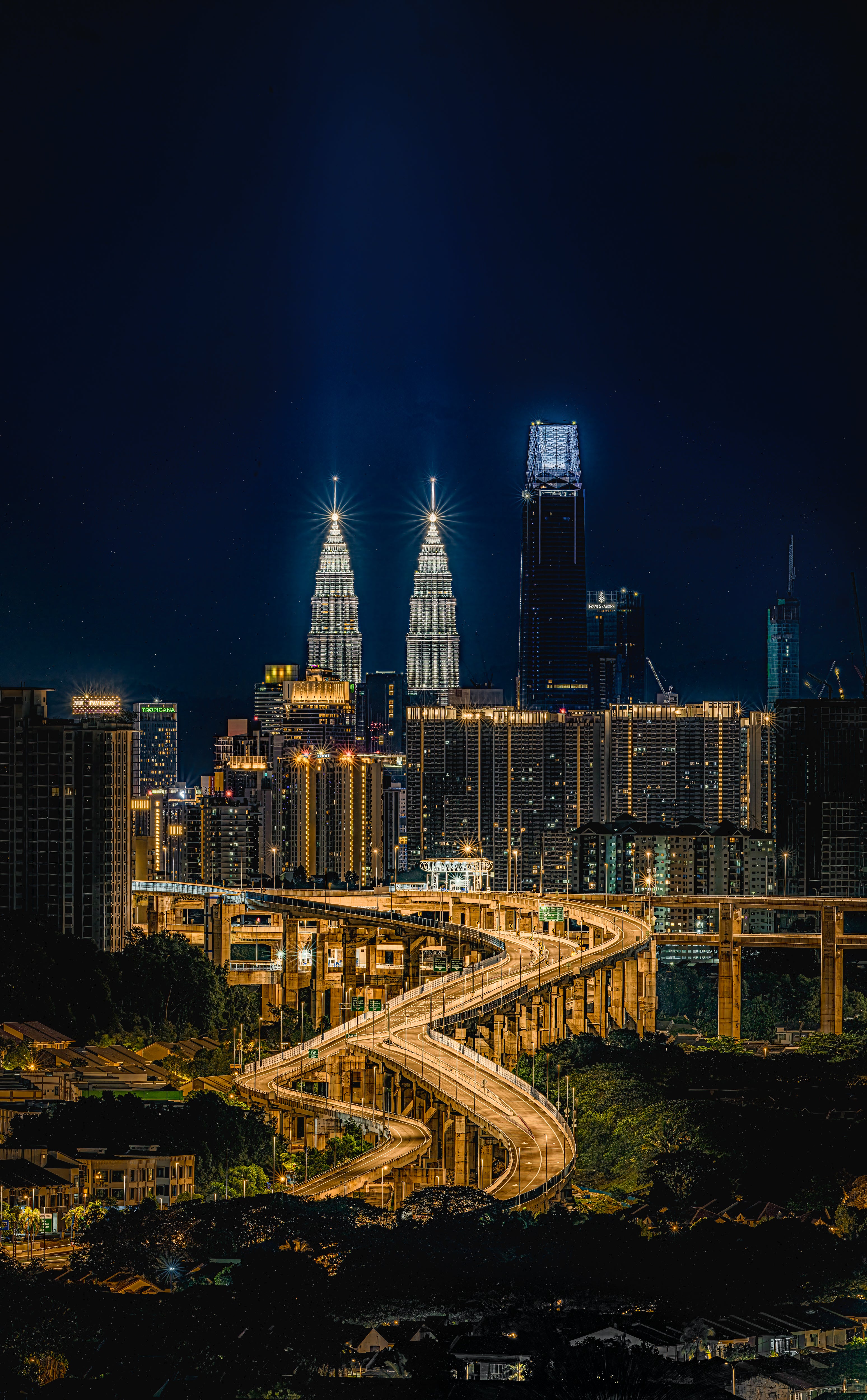 LAND 124 - Silent City