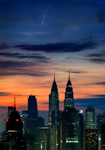 STAR 127 - 城市中的彗星 Comet in the city